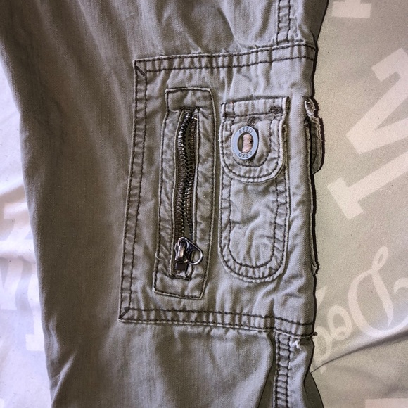 Aeropostale Capris/Bermuda’s - Picture 6 of 8